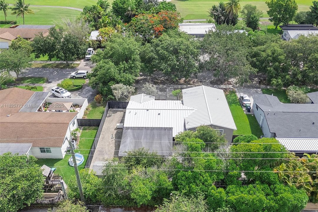 Recently Sold: $895,000 (4 beds, 3 baths, 2039 Square Feet)