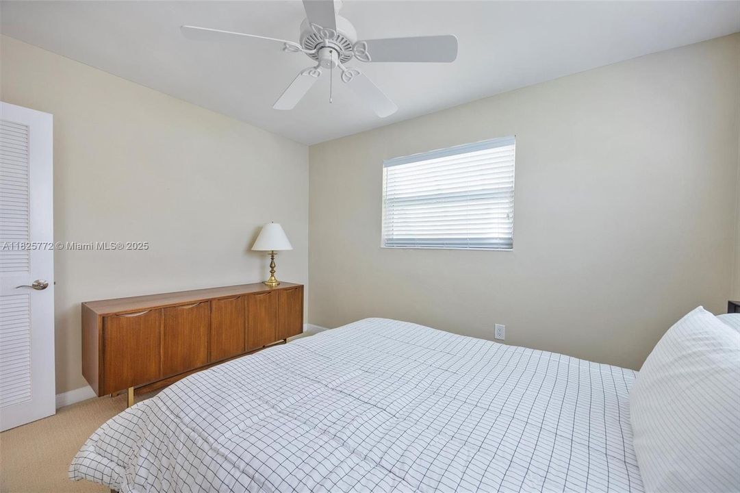 Recently Sold: $895,000 (4 beds, 3 baths, 2039 Square Feet)