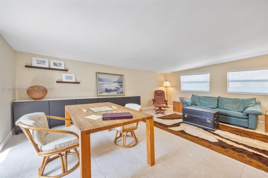 Recently Sold: $895,000 (4 beds, 3 baths, 2039 Square Feet)