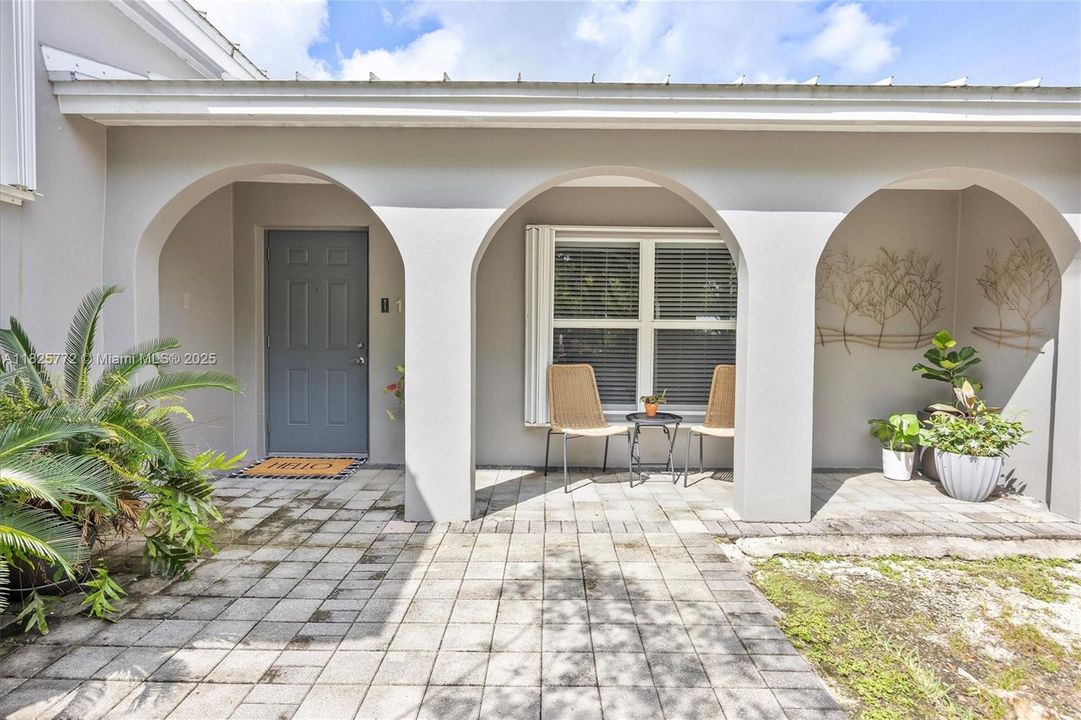 Recently Sold: $895,000 (4 beds, 3 baths, 2039 Square Feet)