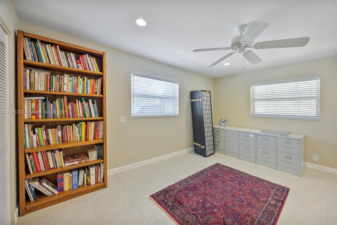 Recently Sold: $895,000 (4 beds, 3 baths, 2039 Square Feet)