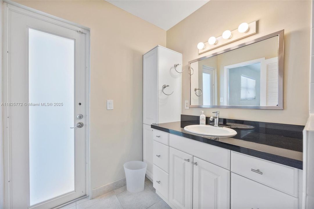 Recently Sold: $895,000 (4 beds, 3 baths, 2039 Square Feet)