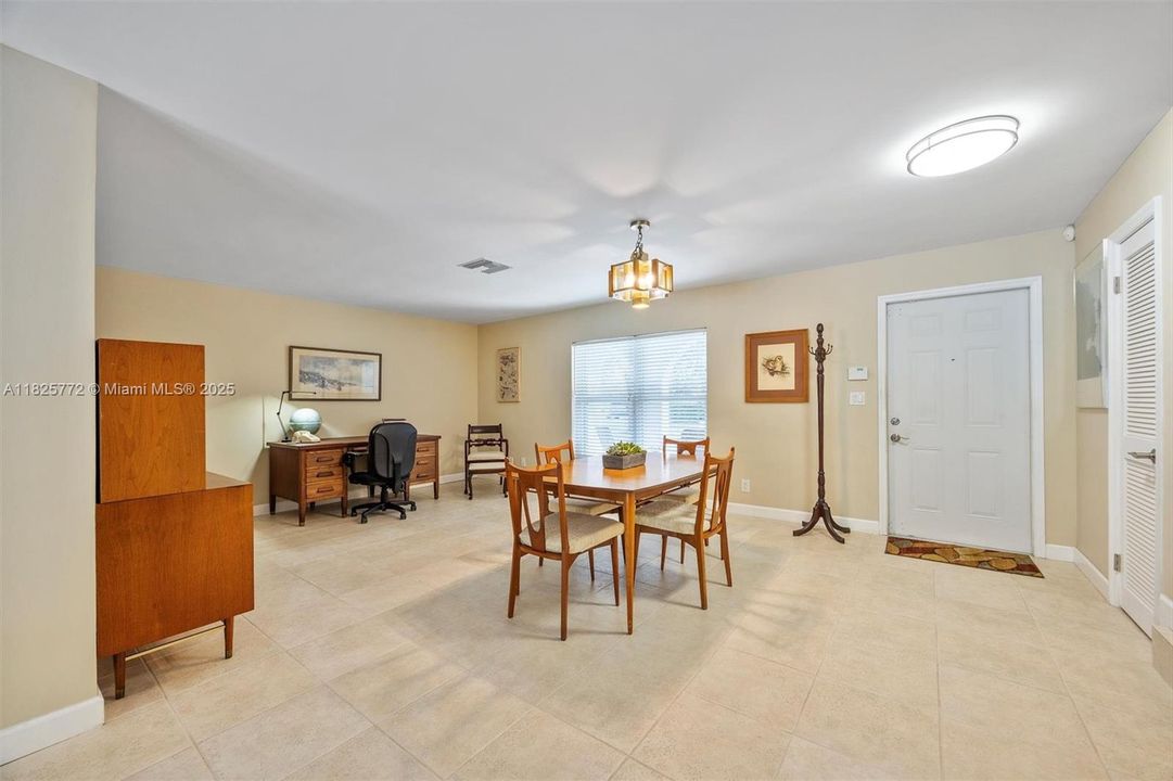 Recently Sold: $895,000 (4 beds, 3 baths, 2039 Square Feet)