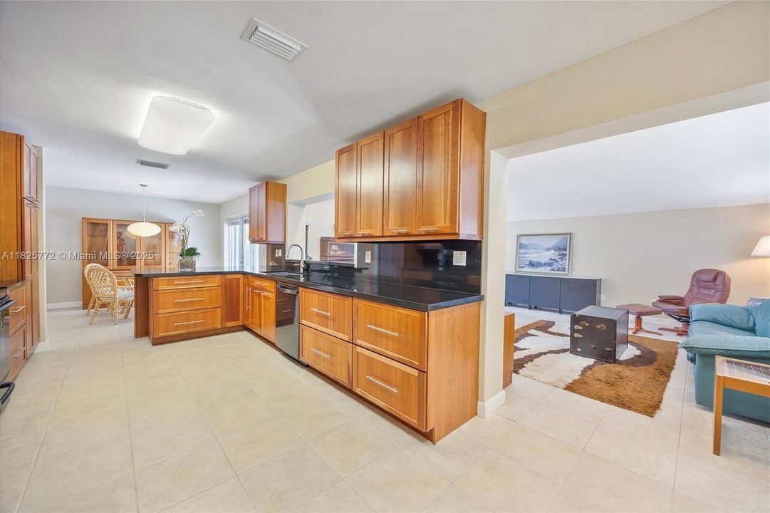 Recently Sold: $895,000 (4 beds, 3 baths, 2039 Square Feet)