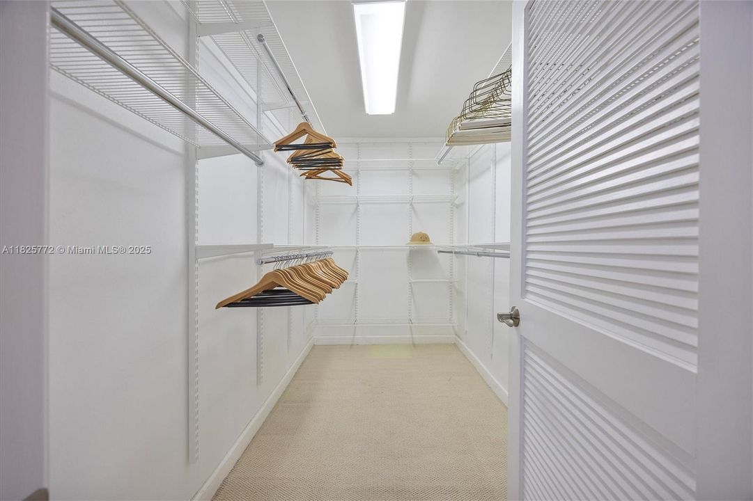 Recently Sold: $895,000 (4 beds, 3 baths, 2039 Square Feet)