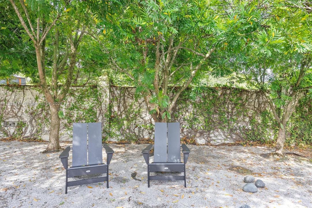 Recently Sold: $895,000 (4 beds, 3 baths, 2039 Square Feet)