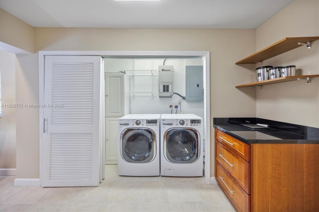 Recently Sold: $895,000 (4 beds, 3 baths, 2039 Square Feet)