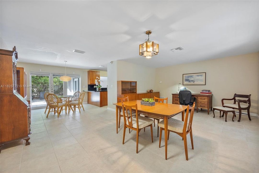 Recently Sold: $895,000 (4 beds, 3 baths, 2039 Square Feet)