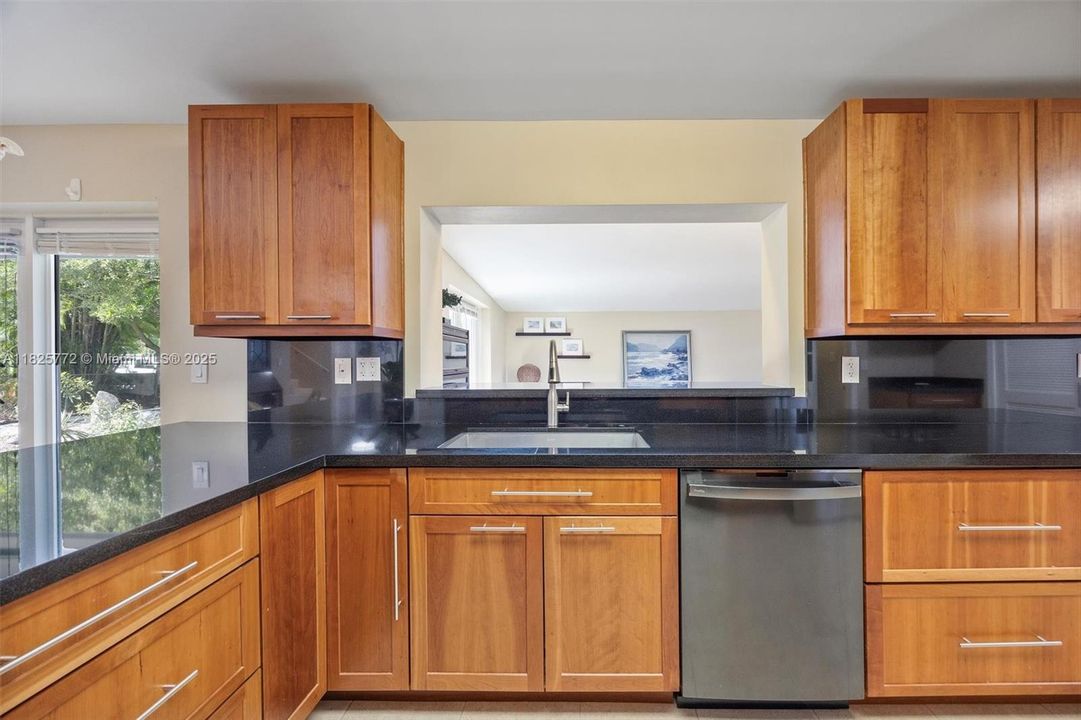 Recently Sold: $895,000 (4 beds, 3 baths, 2039 Square Feet)