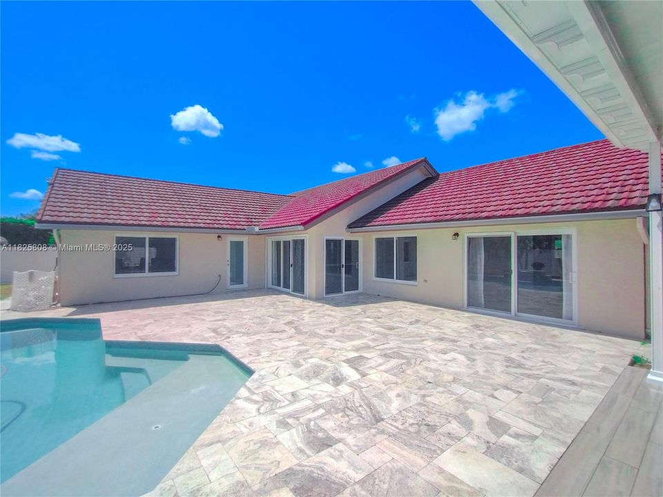 最近租的: $5,000 (4 贝兹, 2 浴室, 2343 平方英尺)