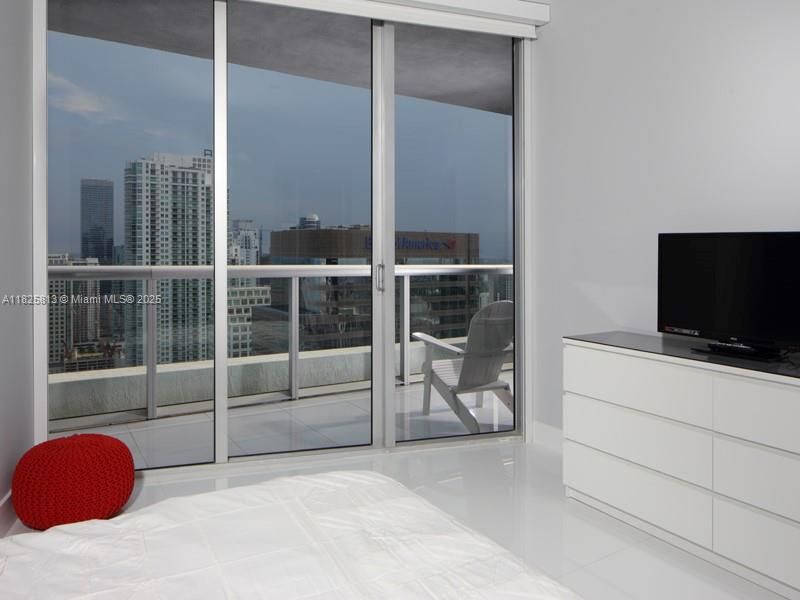 For Sale: $799,000 (2 beds, 2 baths, 1320 Square Feet)