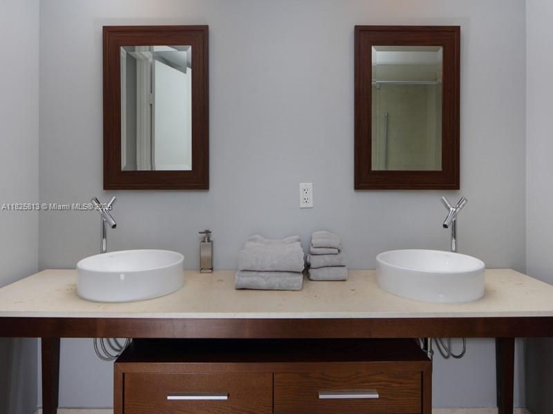 For Sale: $799,000 (2 beds, 2 baths, 1320 Square Feet)