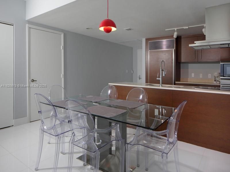 For Sale: $799,000 (2 beds, 2 baths, 1320 Square Feet)