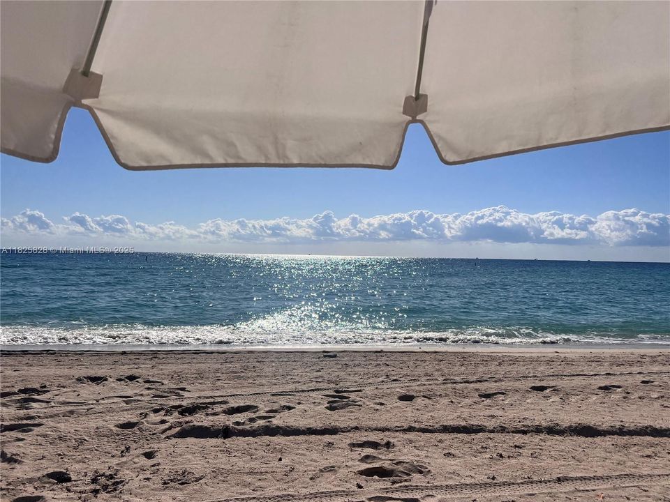 Beach servise, chairs, bed, umbrella