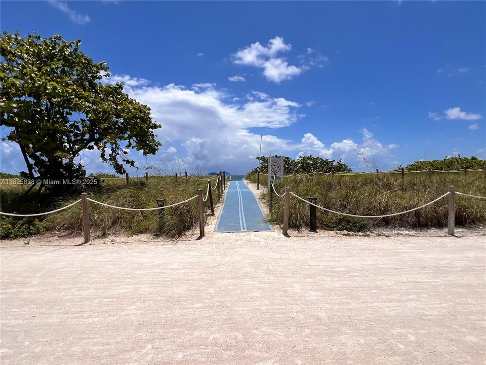 Way to the servise Beach from The Waves building