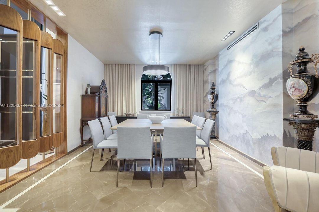 En Renta: $65,000 (6 camas, 6 baños, 6211 Pies cuadrados)