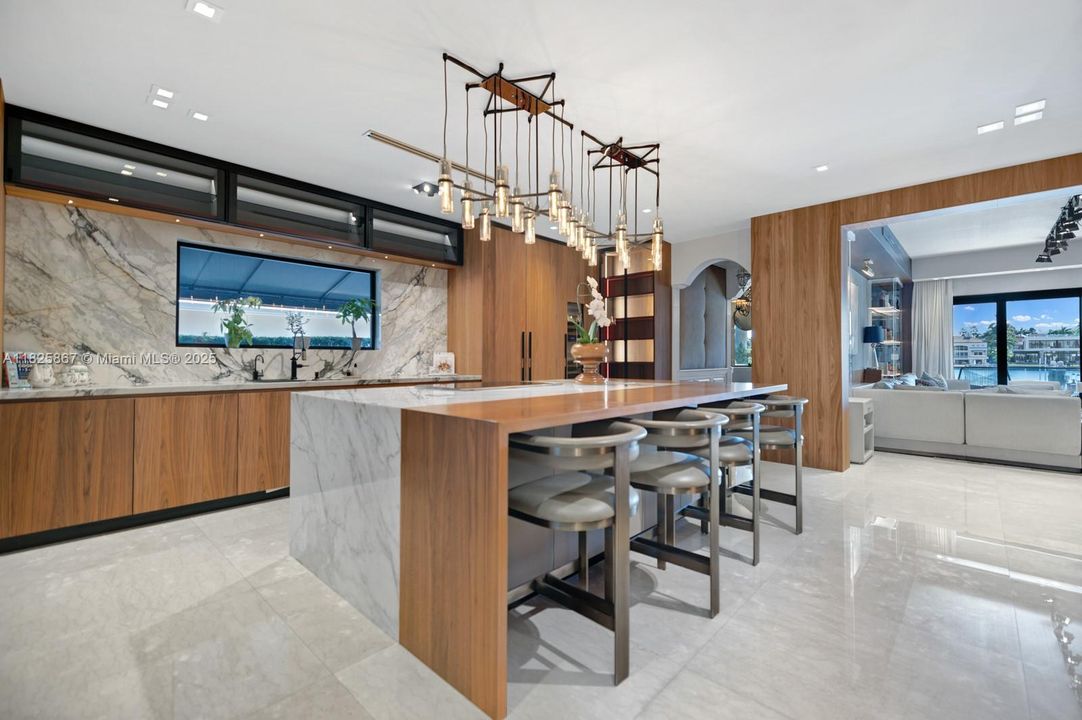 En Renta: $65,000 (6 camas, 6 baños, 6211 Pies cuadrados)