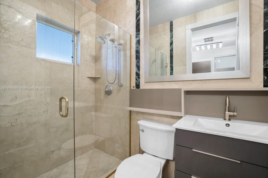 En Renta: $65,000 (6 camas, 6 baños, 6211 Pies cuadrados)