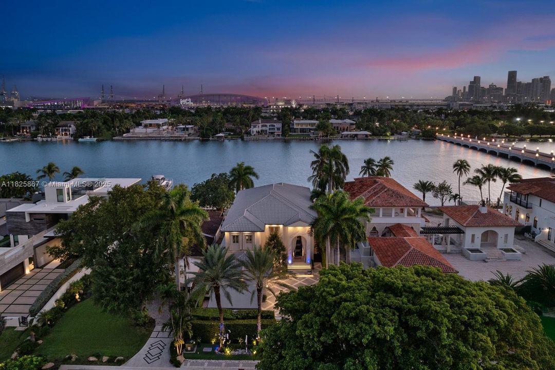 En Renta: $65,000 (6 camas, 6 baños, 6211 Pies cuadrados)