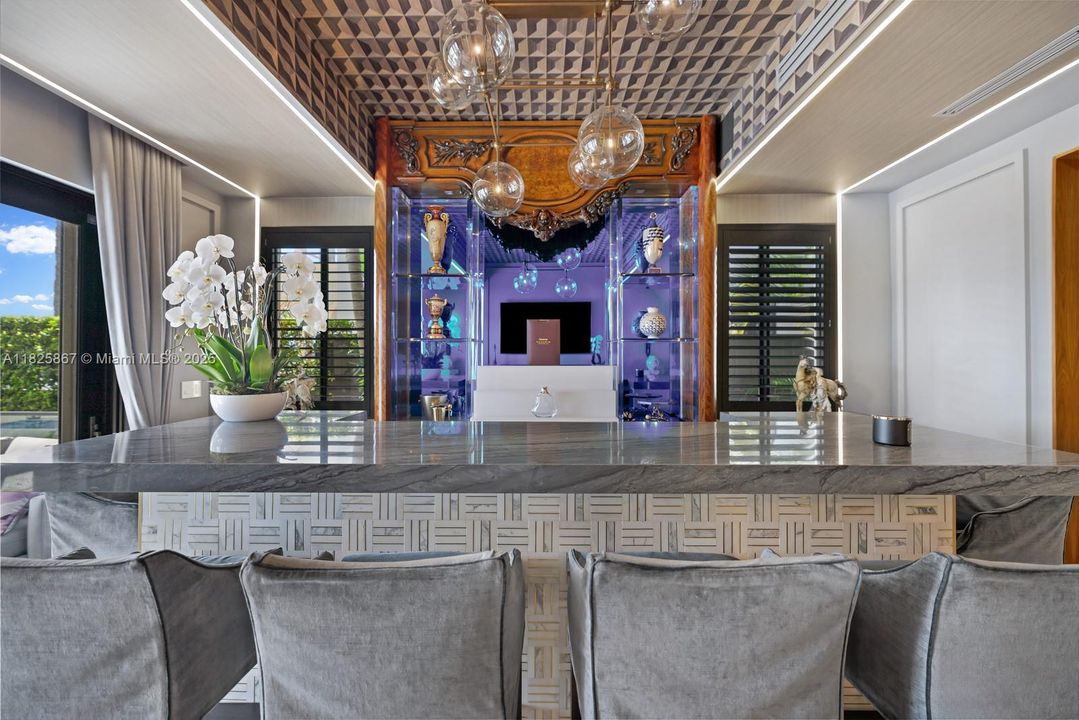 En Renta: $65,000 (6 camas, 6 baños, 6211 Pies cuadrados)