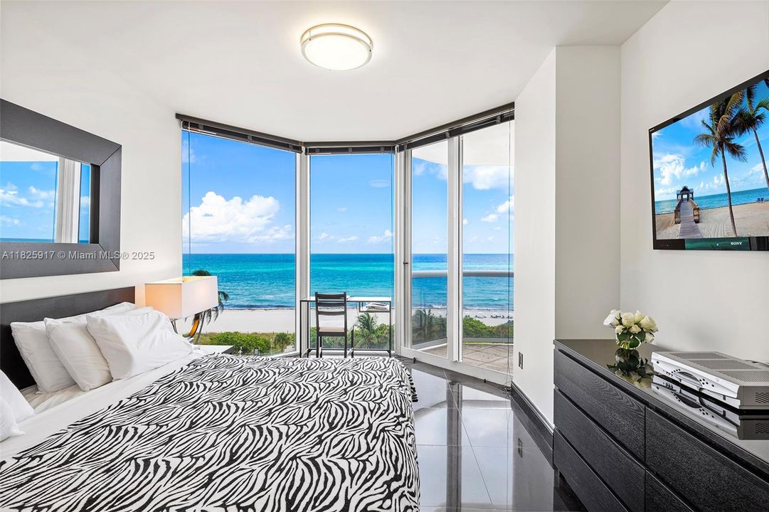 待售: $2,300,000 (2 贝兹, 2 浴室, 1530 平方英尺)