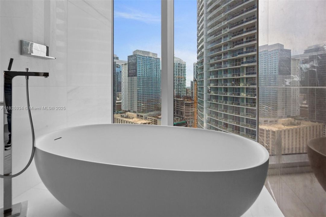 Recently Sold: $2,750,000 (3 beds, 2 baths, 2271 Square Feet)