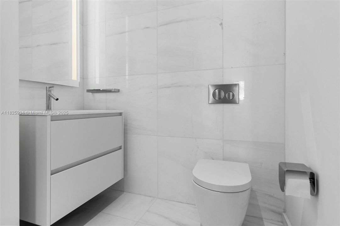 Recently Sold: $2,750,000 (3 beds, 2 baths, 2271 Square Feet)