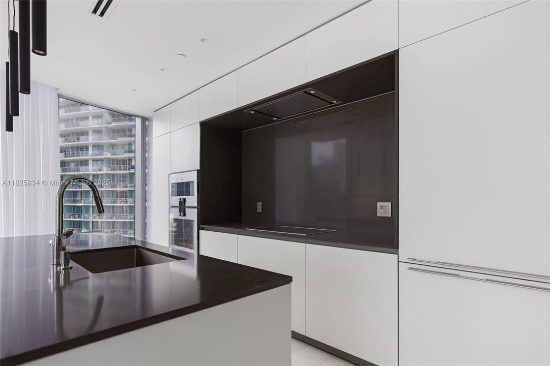 Recently Sold: $2,750,000 (3 beds, 2 baths, 2271 Square Feet)