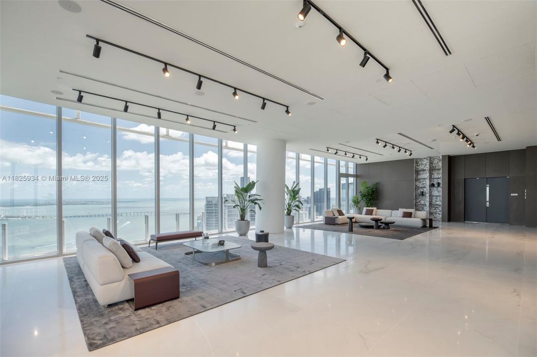 Recently Sold: $2,750,000 (3 beds, 2 baths, 2271 Square Feet)