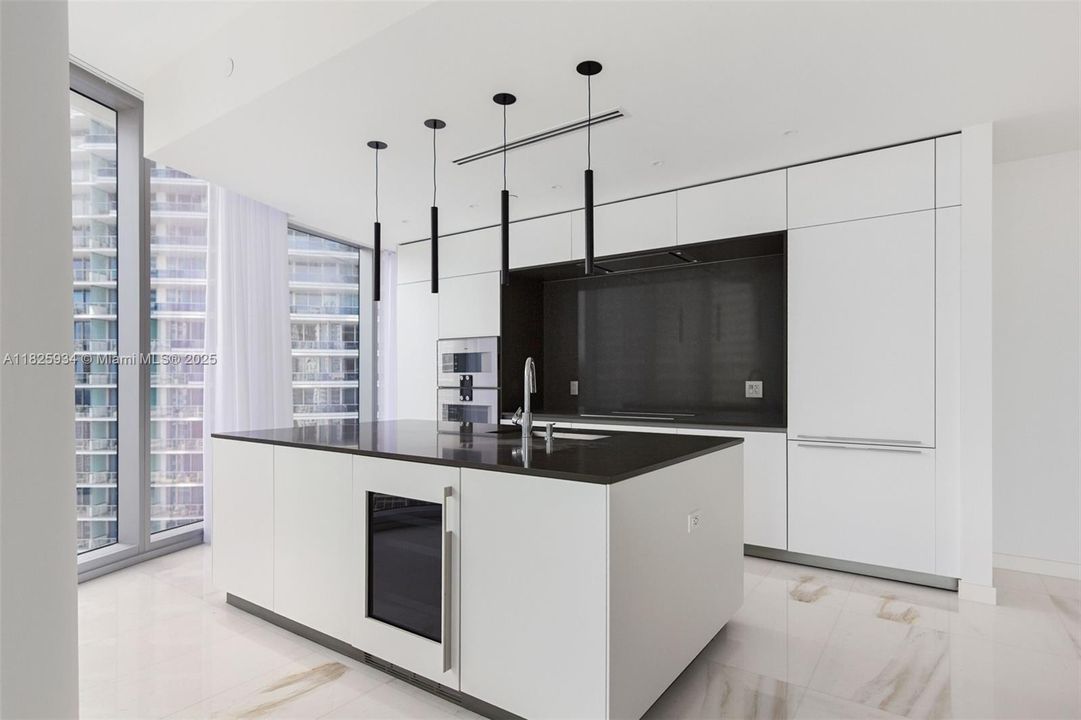 Recently Sold: $2,750,000 (3 beds, 2 baths, 2271 Square Feet)