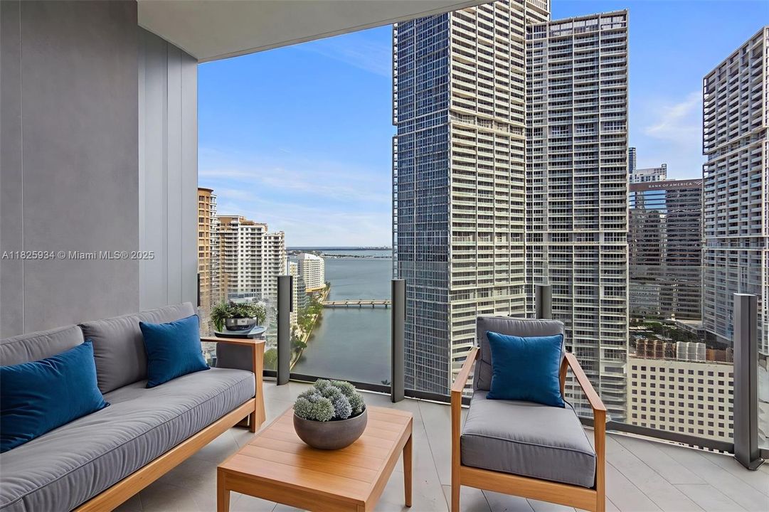 Recently Sold: $2,750,000 (3 beds, 2 baths, 2271 Square Feet)