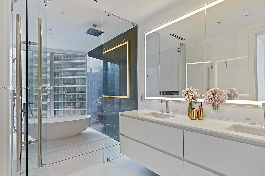 Recently Sold: $2,750,000 (3 beds, 2 baths, 2271 Square Feet)