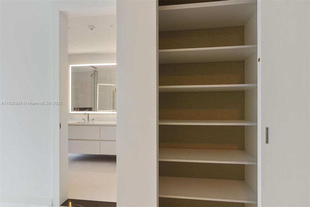 Recently Sold: $2,750,000 (3 beds, 2 baths, 2271 Square Feet)