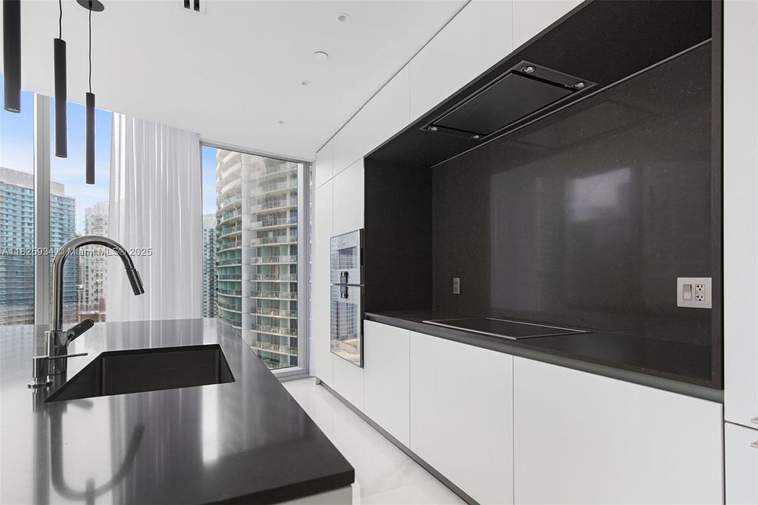 Recently Sold: $2,750,000 (3 beds, 2 baths, 2271 Square Feet)