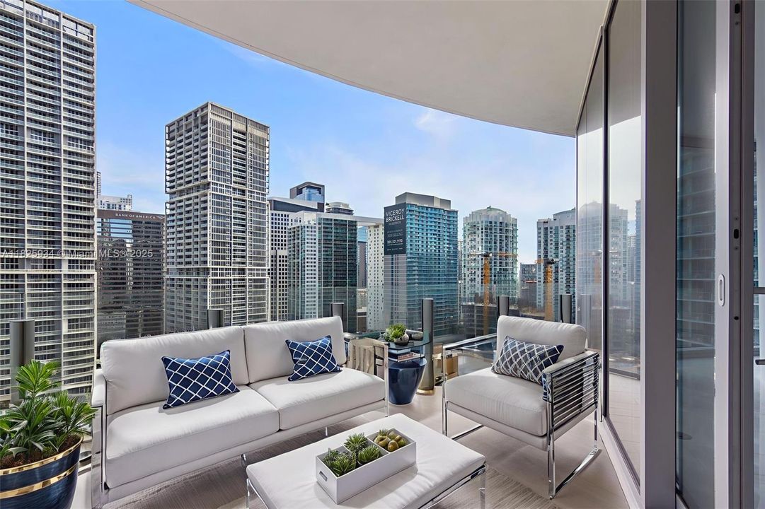 Recently Sold: $2,750,000 (3 beds, 2 baths, 2271 Square Feet)