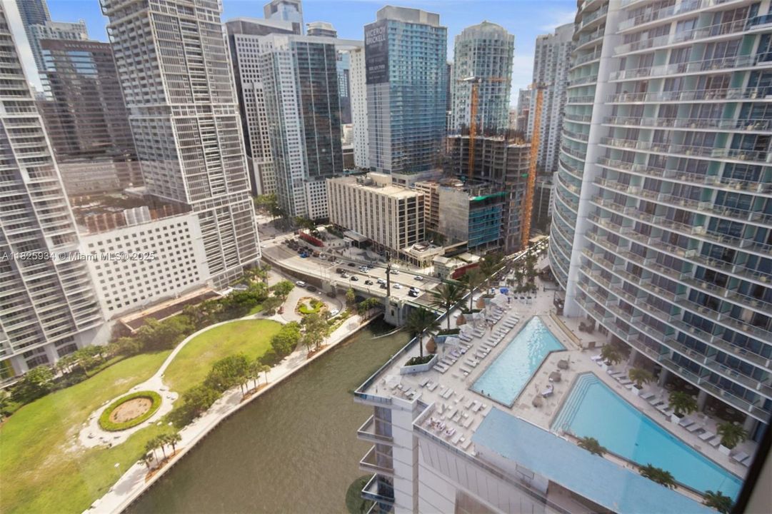 Recently Sold: $2,750,000 (3 beds, 2 baths, 2271 Square Feet)