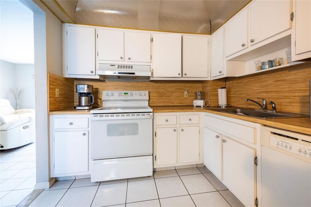 Kitchen Alternate angle