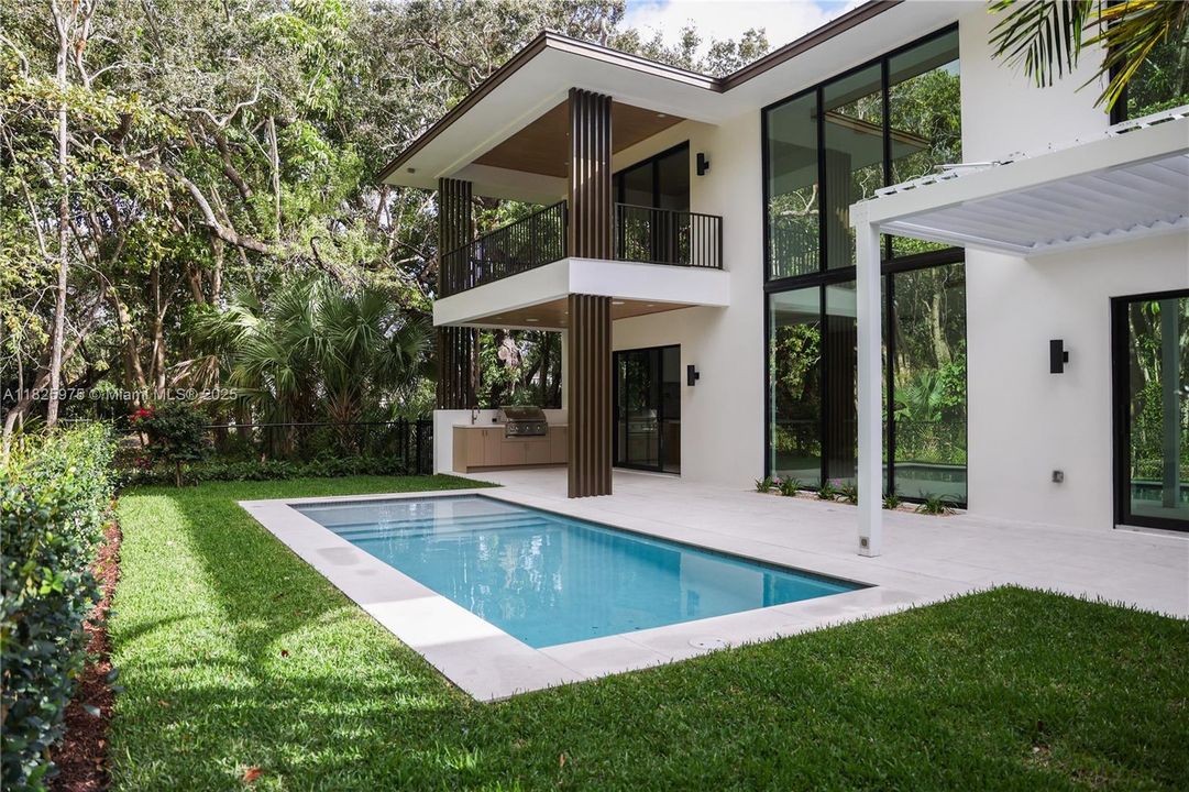 Недавно продано: $2,695,000 (5 спален, 4 ванн, 3368 Квадратных фут)