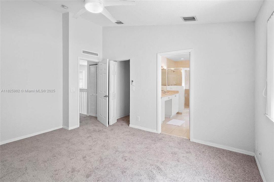 Recently Sold: $370,000 (2 beds, 3 baths, 1498 Square Feet)