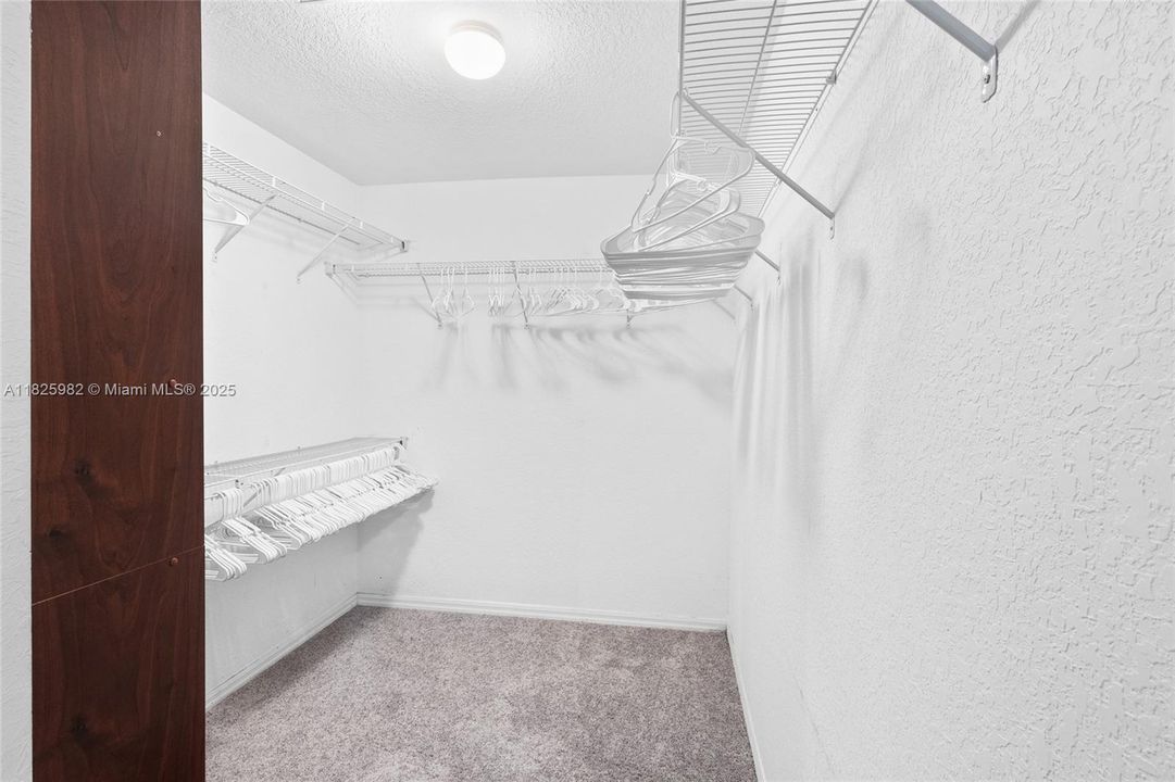 Recently Sold: $370,000 (2 beds, 3 baths, 1498 Square Feet)