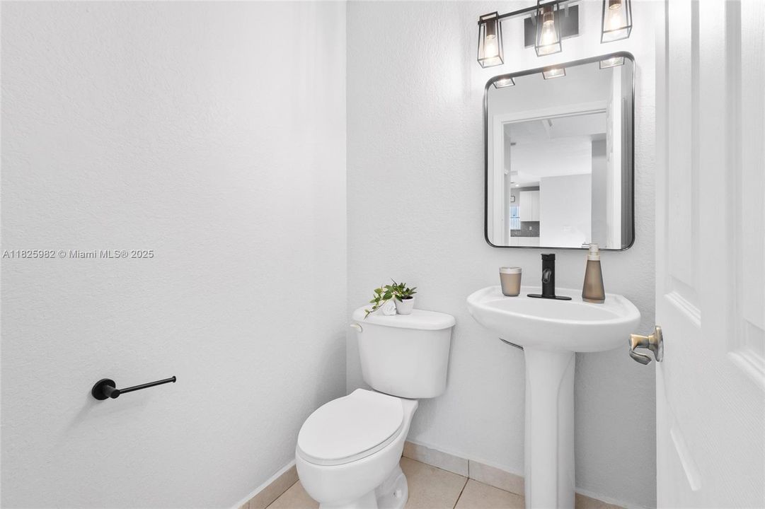 Recently Sold: $370,000 (2 beds, 3 baths, 1498 Square Feet)