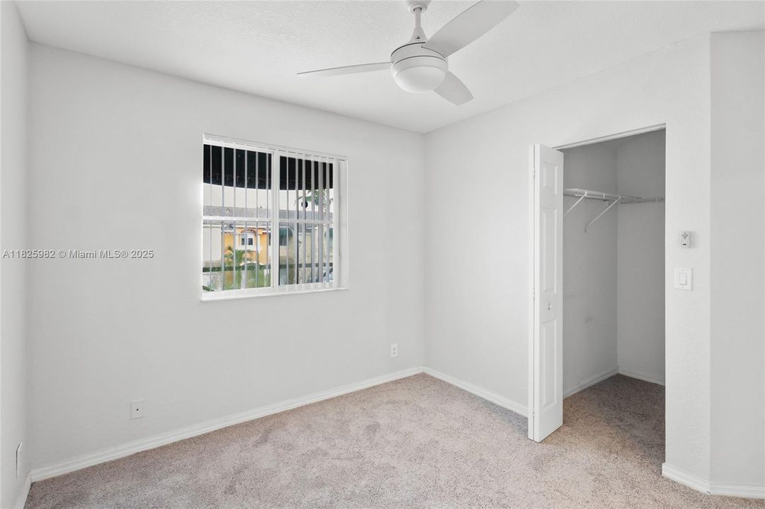 Recently Sold: $370,000 (2 beds, 3 baths, 1498 Square Feet)