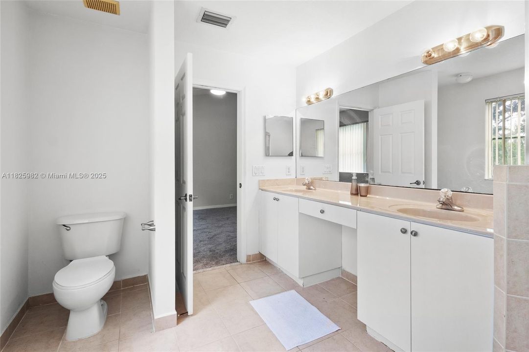 Recently Sold: $370,000 (2 beds, 3 baths, 1498 Square Feet)