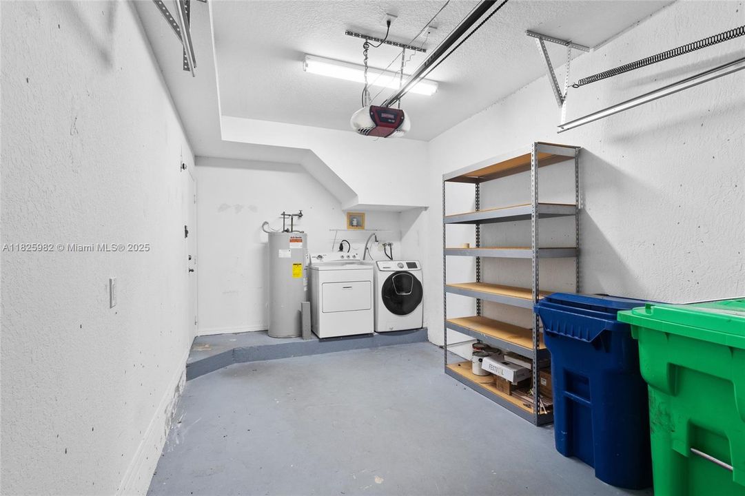 Recently Sold: $370,000 (2 beds, 3 baths, 1498 Square Feet)