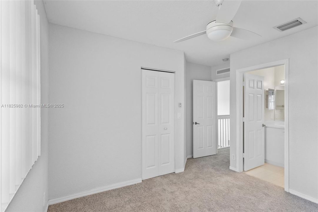 Recently Sold: $370,000 (2 beds, 3 baths, 1498 Square Feet)