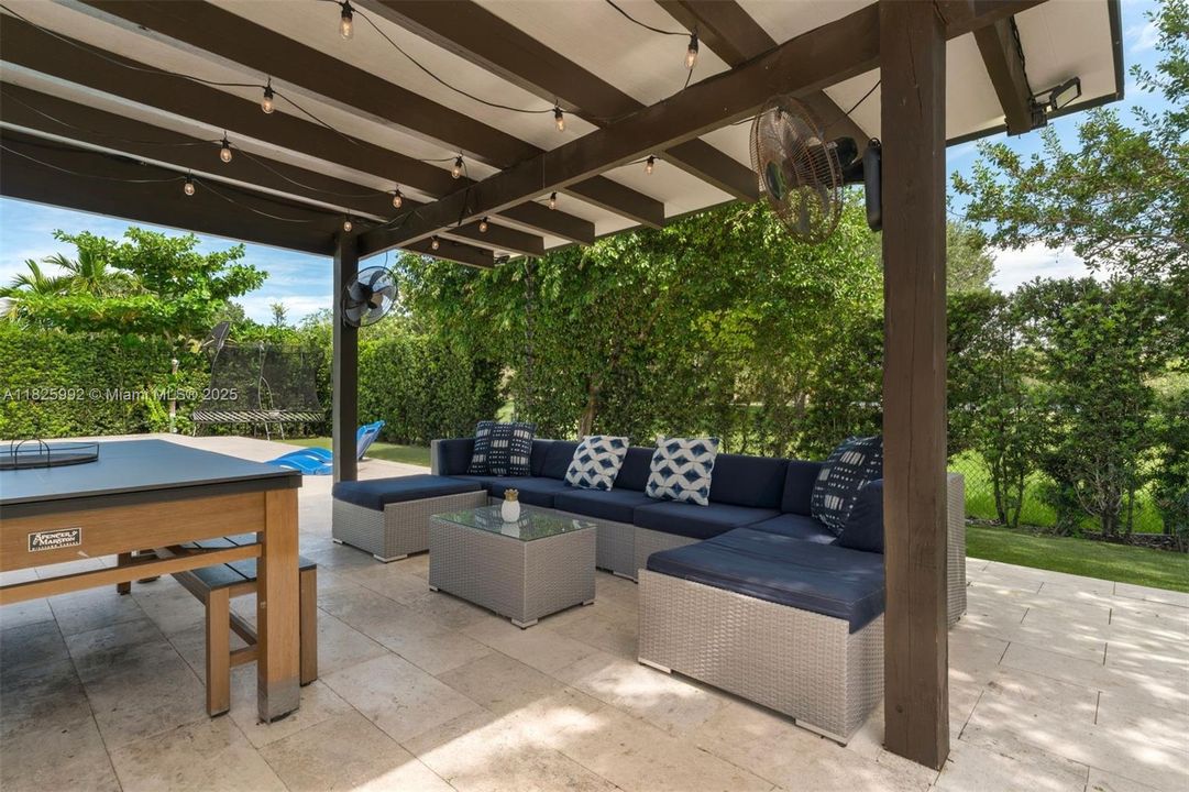 Recently Sold: $1,590,000 (5 beds, 4 baths, 3038 Square Feet)