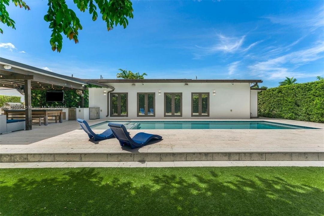 Recently Sold: $1,590,000 (5 beds, 4 baths, 3038 Square Feet)