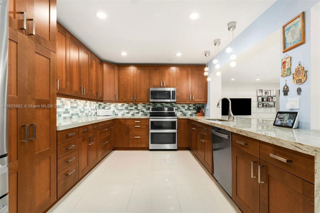 Recently Sold: $1,590,000 (5 beds, 4 baths, 3038 Square Feet)