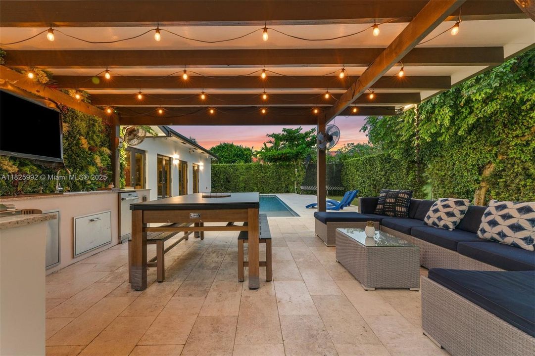 Recently Sold: $1,590,000 (5 beds, 4 baths, 3038 Square Feet)