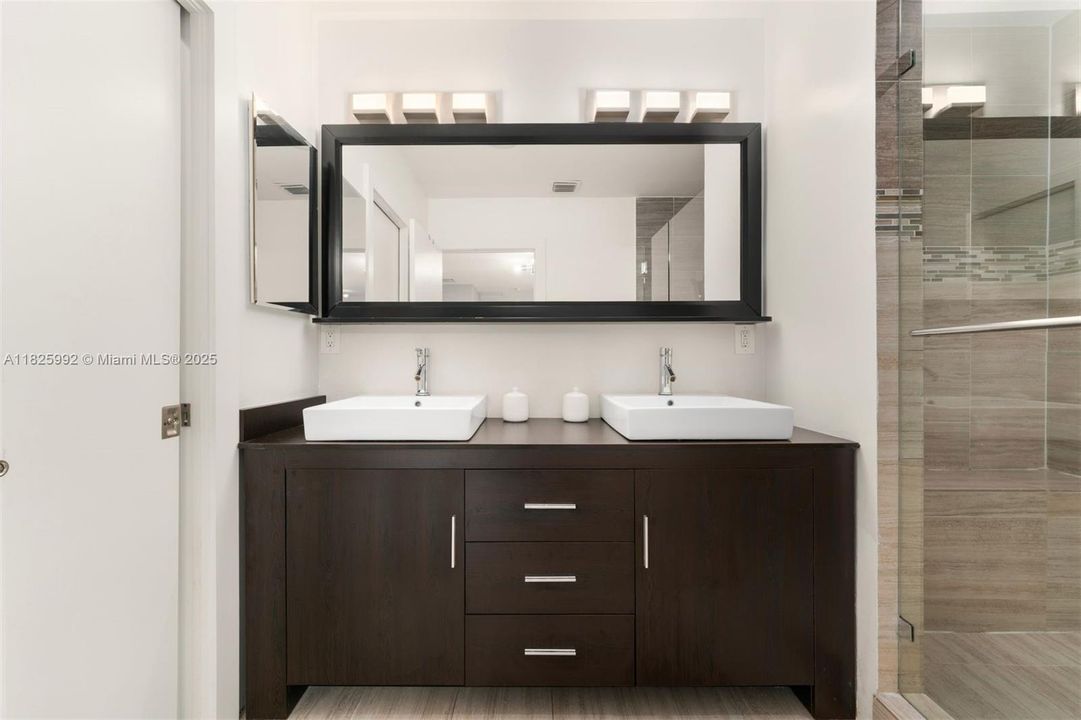 Recently Sold: $1,590,000 (5 beds, 4 baths, 3038 Square Feet)